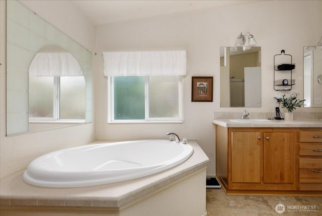 1140 Sherwood Lane, Greenbank, WA 98253