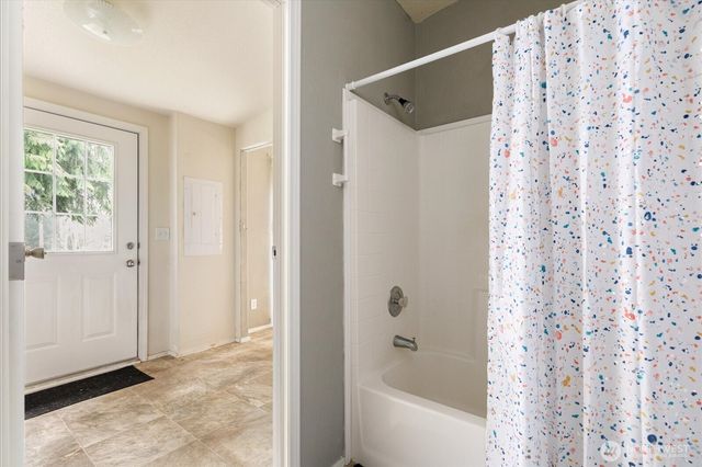 1140 Sherwood Lane, Greenbank, WA 98253