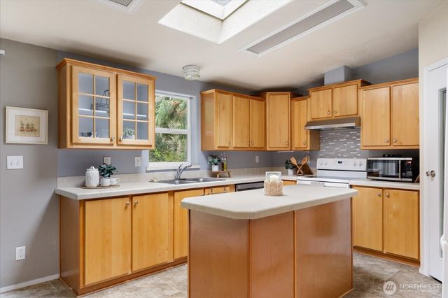 1140 Sherwood Lane, Greenbank, WA 98253