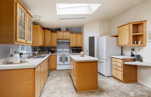 1140 Sherwood Lane, Greenbank, WA 98253