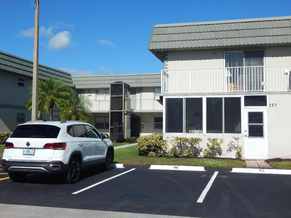 Image 16 of property listing at 231 Flanders E 231, Delray Beach, FL 33484