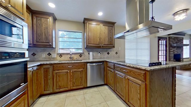 7294 Church Park Drive, Fort Worth, TX 76133