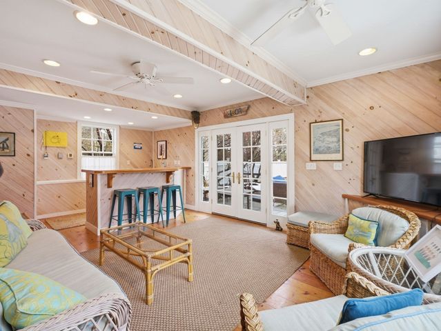 49 Salem St, Andover, MA 01810