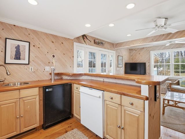 49 Salem St, Andover, MA 01810