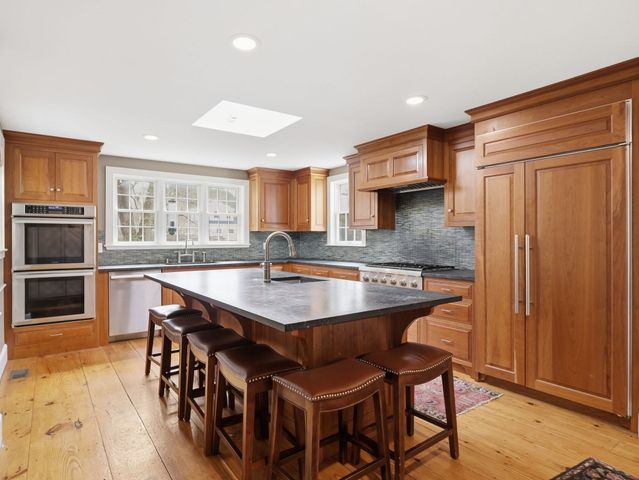 49 Salem St, Andover, MA 01810