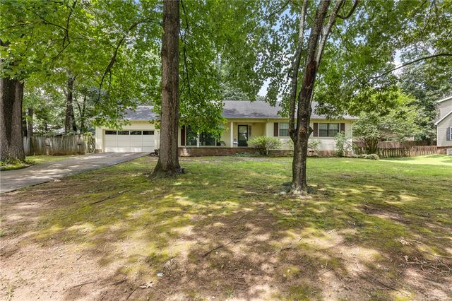 404 Huntington Place, Harrison, AR 72601