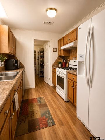 1704 Eastwood St., Longview, TX 75604