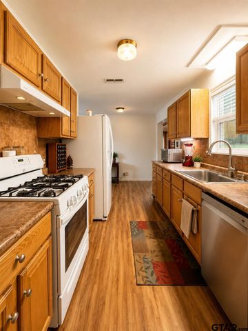 1704 Eastwood St., Longview, TX 75604
