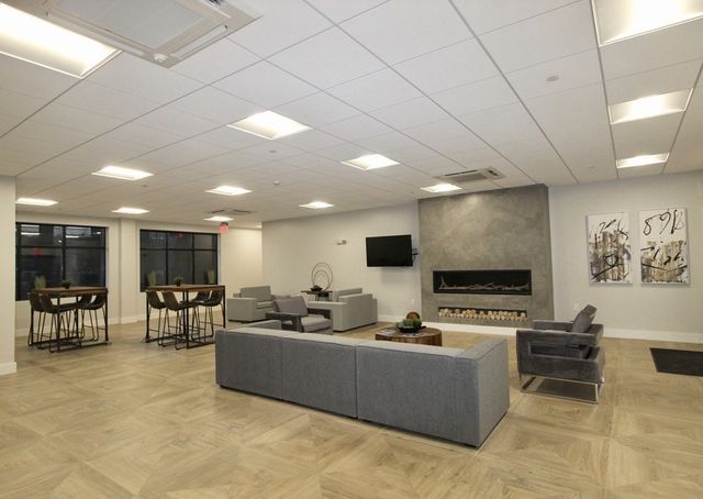 434 Mcgrath Highway 305, Somerville, MA 02143
