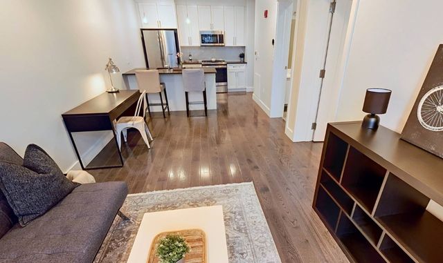 434 Mcgrath Highway 305, Somerville, MA 02143