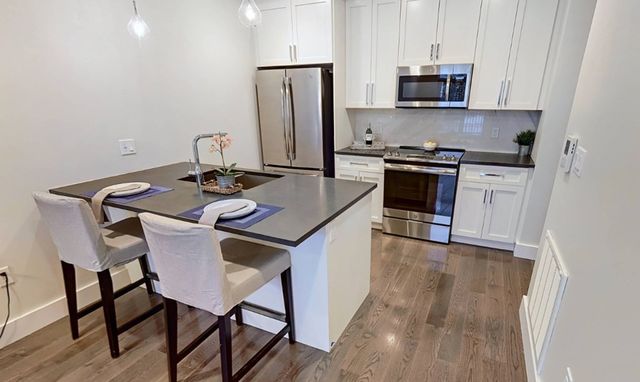 434 Mcgrath Highway 305, Somerville, MA 02143