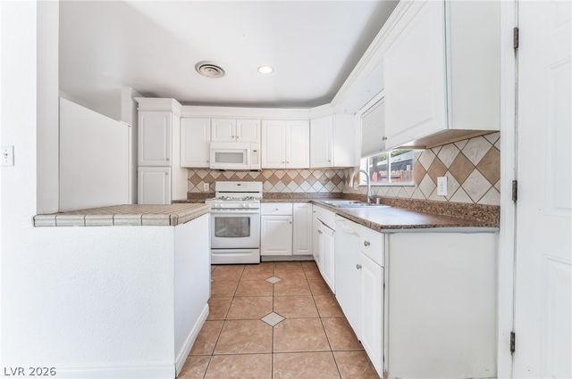 1809 Cherry Lane, Las Vegas, NV 89104