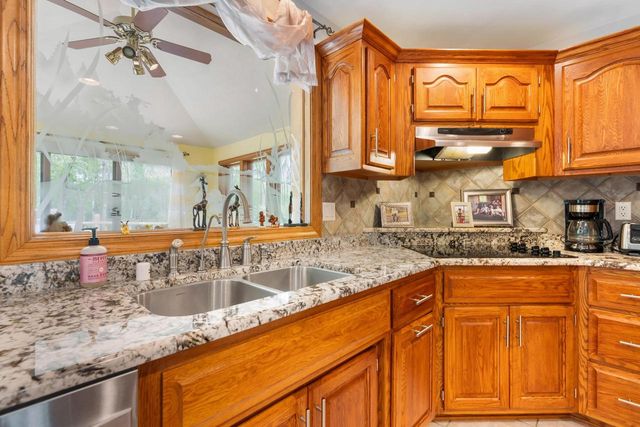 W8678 HILLVIEW ROAD, Hortonville, WI 54944