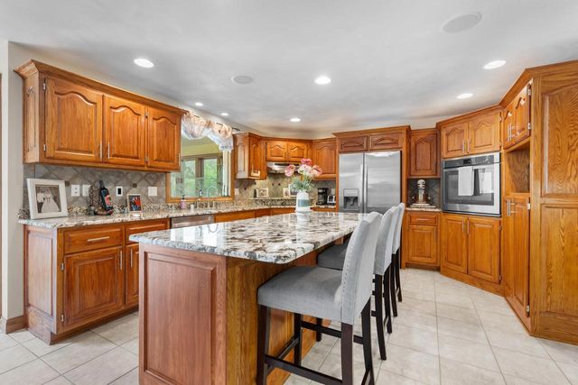 W8678 HILLVIEW ROAD, Hortonville, WI 54944