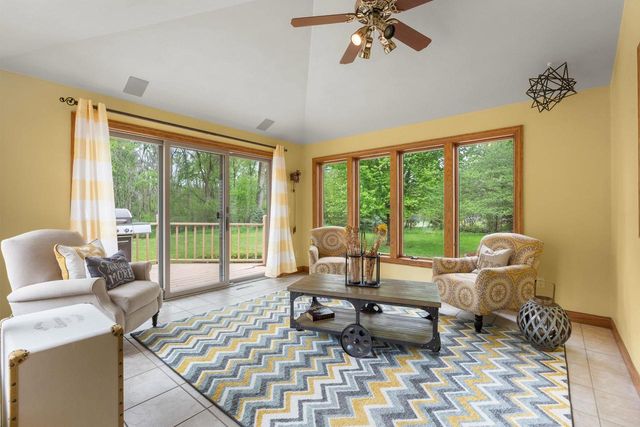 W8678 HILLVIEW ROAD, Hortonville, WI 54944