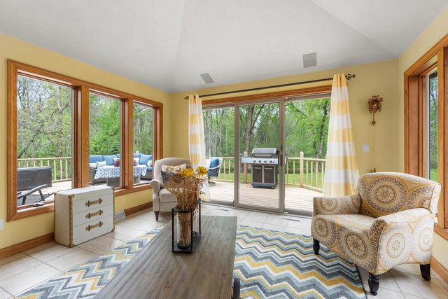 W8678 HILLVIEW ROAD, Hortonville, WI 54944