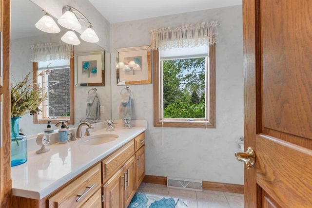 W8678 HILLVIEW ROAD, Hortonville, WI 54944
