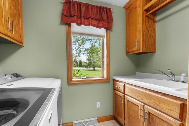 W8678 HILLVIEW ROAD, Hortonville, WI 54944
