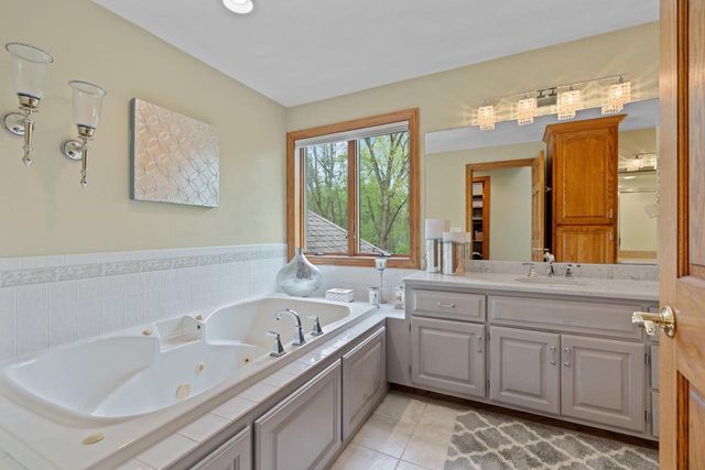 W8678 HILLVIEW ROAD, Hortonville, WI 54944