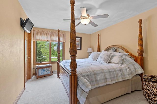 W8678 HILLVIEW ROAD, Hortonville, WI 54944
