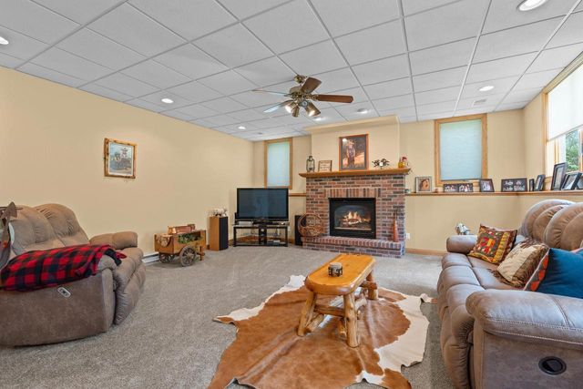 W8678 HILLVIEW ROAD, Hortonville, WI 54944