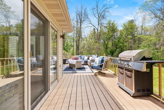 W8678 HILLVIEW ROAD, Hortonville, WI 54944