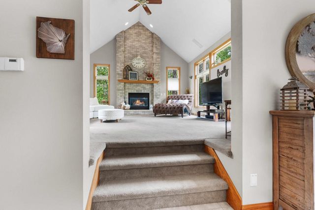 W8678 HILLVIEW ROAD, Hortonville, WI 54944