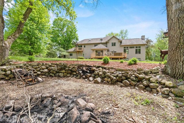 W8678 HILLVIEW ROAD, Hortonville, WI 54944