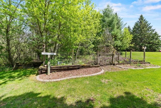 W8678 HILLVIEW ROAD, Hortonville, WI 54944