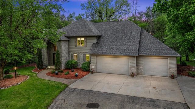 W8678 HILLVIEW ROAD, Hortonville, WI 54944