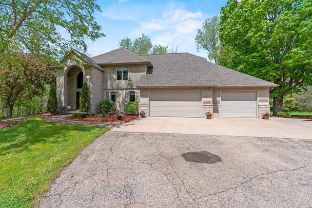 W8678 HILLVIEW ROAD, Hortonville, WI 54944