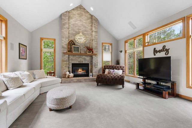 W8678 HILLVIEW ROAD, Hortonville, WI 54944
