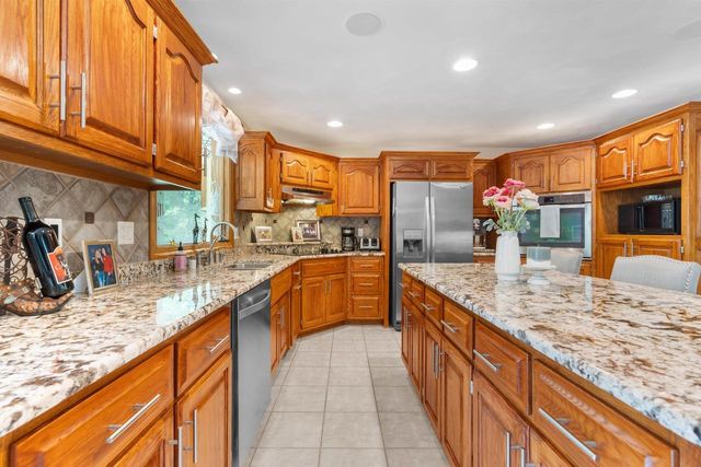 W8678 HILLVIEW ROAD, Hortonville, WI 54944