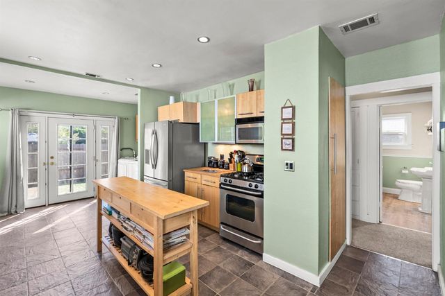 3128 N St, Sacramento, CA 95816