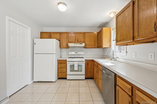 36 Lackawanna Trail, Suffern, NY 10901