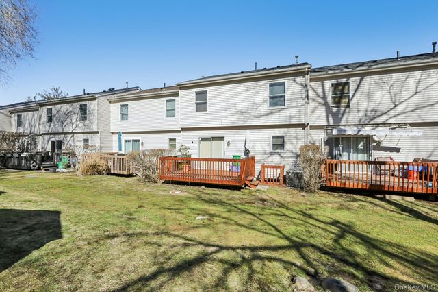 36 Lackawanna Trail, Suffern, NY 10901