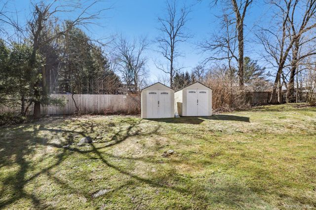 36 Lackawanna Trail, Suffern, NY 10901