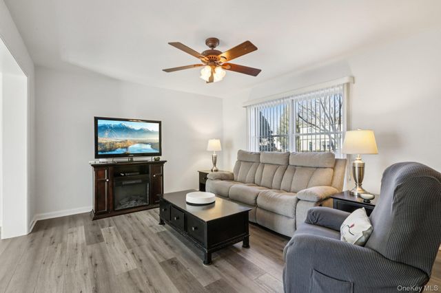 36 Lackawanna Trail, Suffern, NY 10901