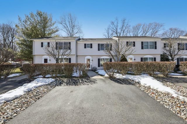 36 Lackawanna Trail, Suffern, NY 10901