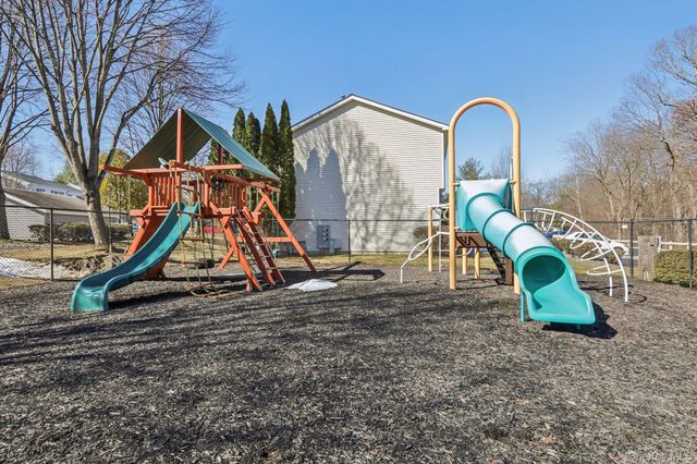 36 Lackawanna Trail, Suffern, NY 10901