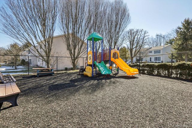 36 Lackawanna Trail, Suffern, NY 10901