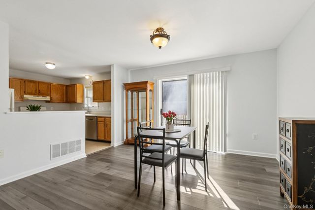 36 Lackawanna Trail, Suffern, NY 10901