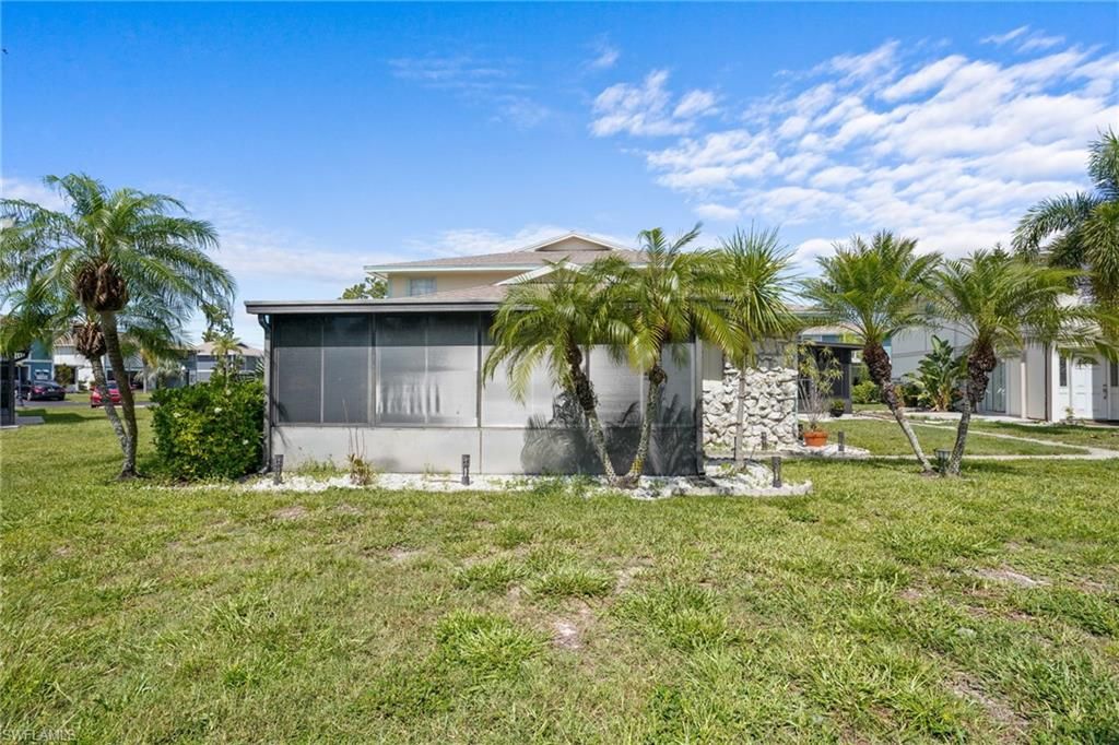 5848 Queen Elizabeth WAY 1, FORT MYERS, FL 33907 — photo 4