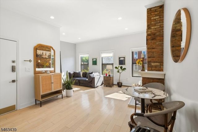 273 Monmouth St 273C, Jersey City, NJ 07302