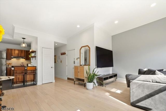 273 Monmouth St 273C, Jersey City, NJ 07302
