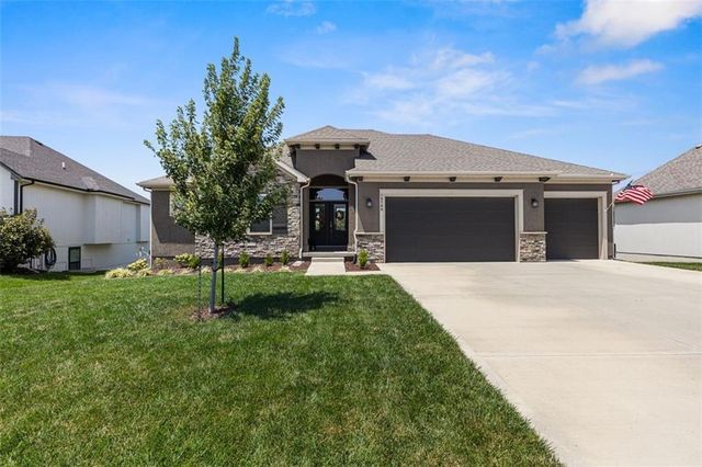 19700 Norton Street, Spring Hill, KS 66083