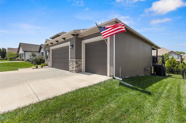 19700 Norton Street, Spring Hill, KS 66083