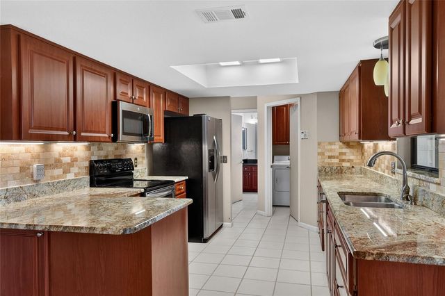 4861 SQUIRE HOLLOW DR, Lakeland, FL 33801