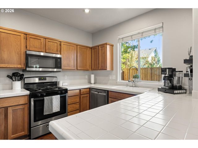 8310 Sw NORFOLK Ln, Portland, OR 97224