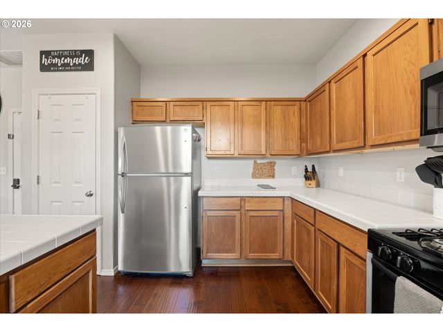 8310 Sw NORFOLK Ln, Portland, OR 97224